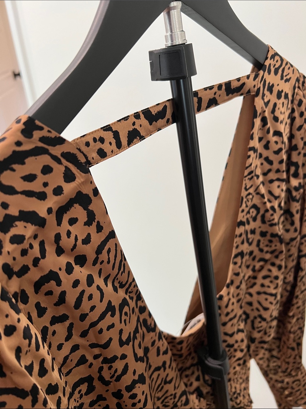 Good American Cheetah Print Blouse - Picture 4 of 4